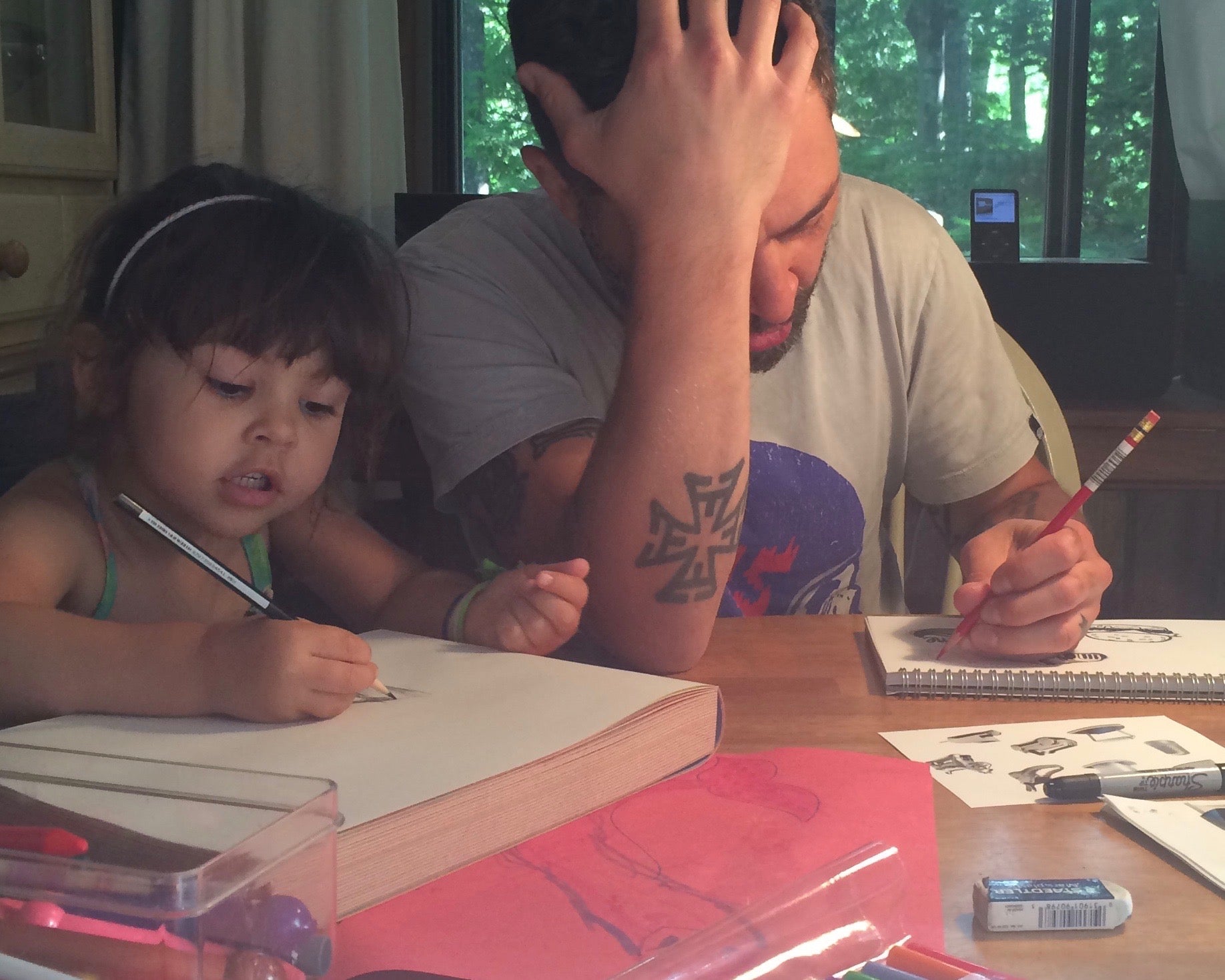 PAPA, JE VEUX DES BRAS COMME TOI.