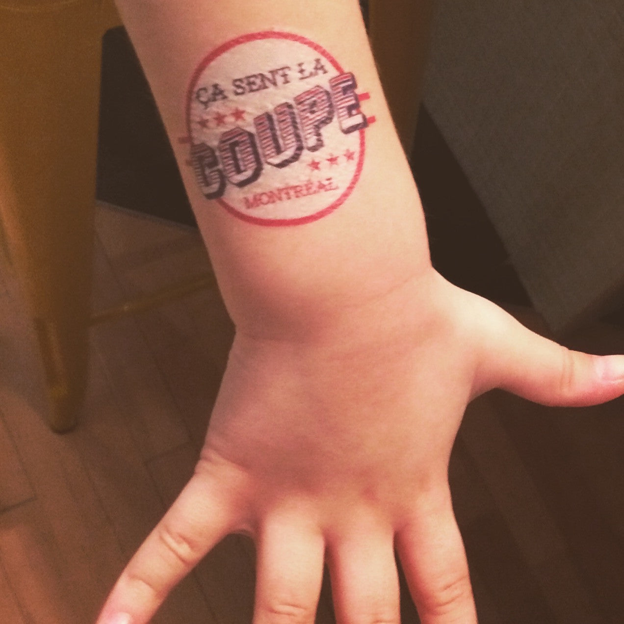 "Ça sent la coupe" Tatouage temporaire par Les Tatoués